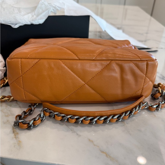 Chanel 19 Light Brown Medium - Picture 4 of 9